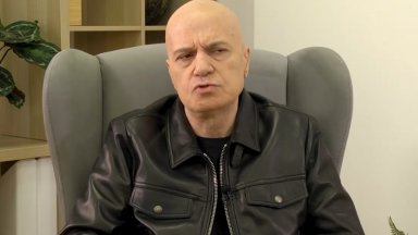 Слави Трифонов спрял да разговаря с Кирил Петков, след като нарекъл Каримански "леке" (видео)