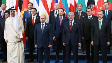 Президентът на Русия Владимир Путин пристигна днес в Казахстан за