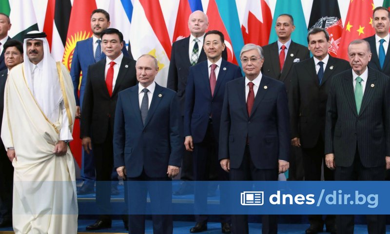 Президентът на Русия Владимир Путин пристигна днес в Казахстан, за