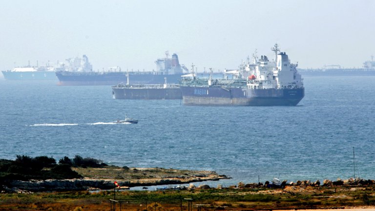 След четири месеца забавяне танкери с руски втечнен газ вече минават под Кримския мост