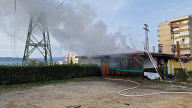 Мъж се барикадира в дома си в ж к Изток в Казанлък