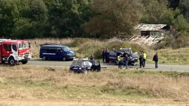 Две коли на жандармерията се сблъскаха челно на пътя Царево Малко
