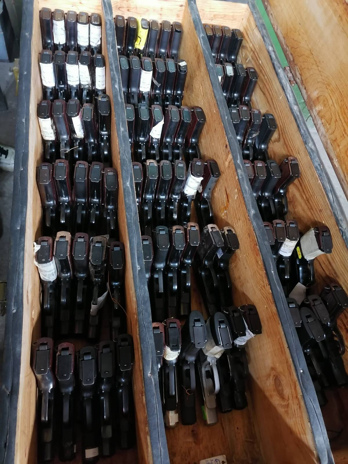 237 пистолета са сред предложените за продажба артикули