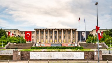Турският парламент прие закон по силата на който журналисти и