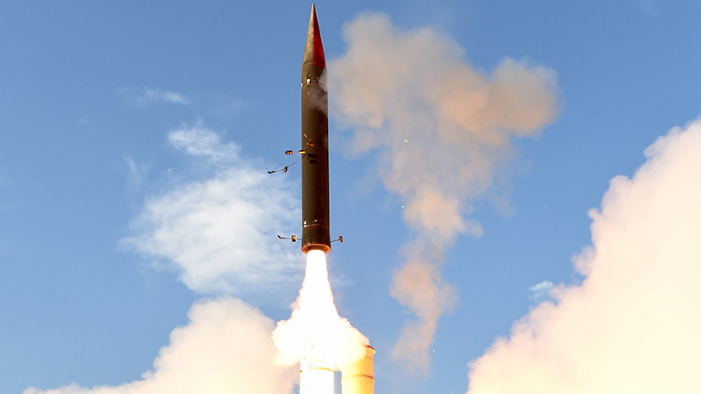 Какво знаем за израелската противоракетна система, с която може да се сдобие България