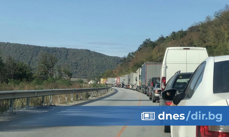 Новото удължаване е до средата на февруари. 
Отсечката е затворена за