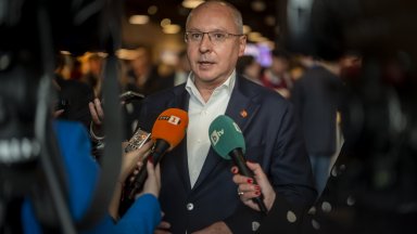 Смесването на хартиено и машинно гласуване ще доведе до още