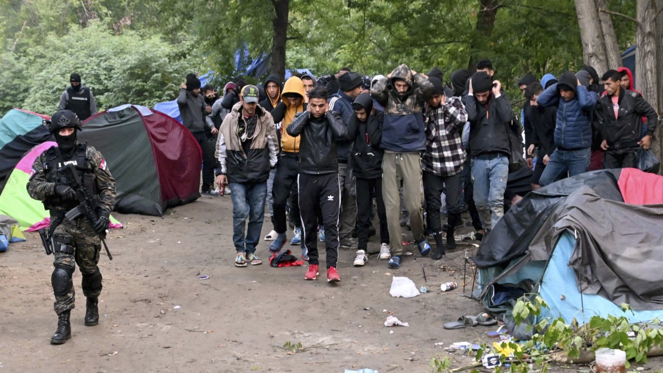 ЕК обвини Сърбия за кошмарния мигрантски поток и я заплаши с връщане на визите