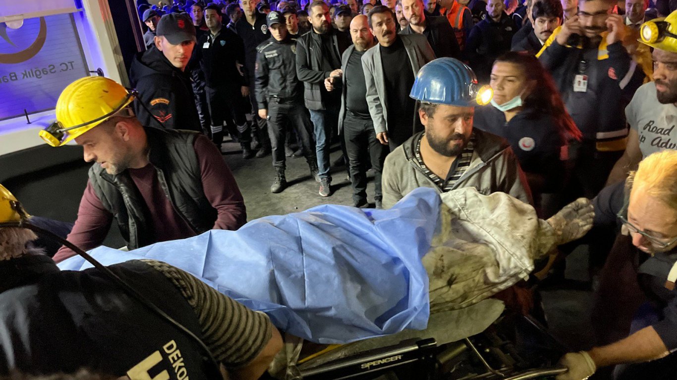 Десетки загинали при взрив в турска мина (видео)