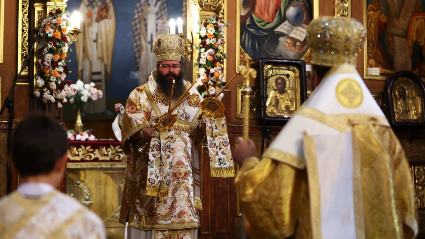 С молебен почетоха рождения ден на патриарх Неофит, поздрави го водачът на Руската православна църква