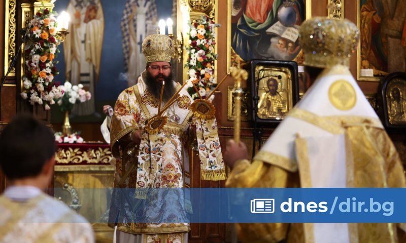 Със съборна Света литургия и с благодарствен молебен днес беше