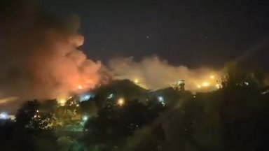 Най малко осем души са ранени при пожар предшестван от бунт