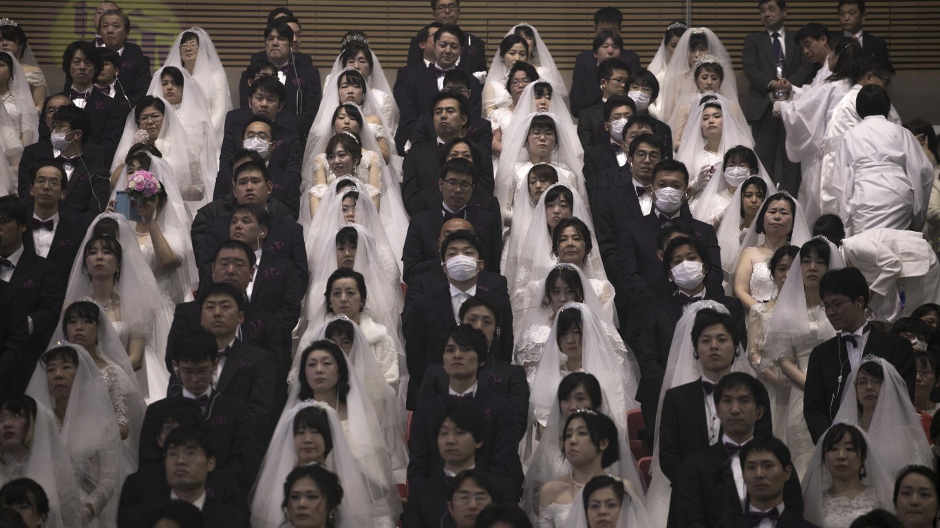 След убийството на Шиндзо Абе: Токио започва разследване на Църквата на Мун
