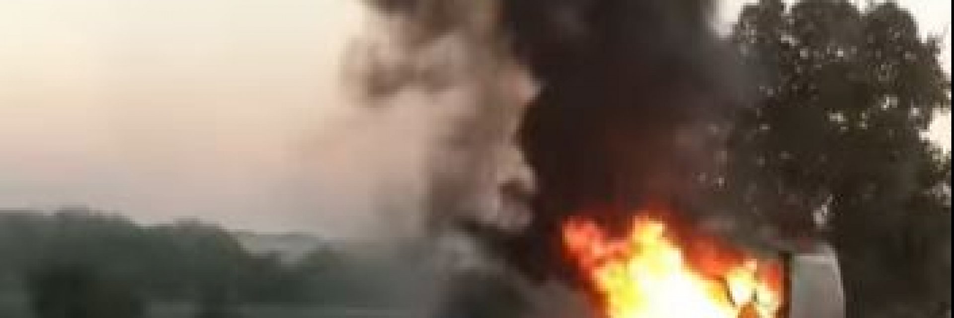 Микробус изгоря на пътя Русе - София (видео)