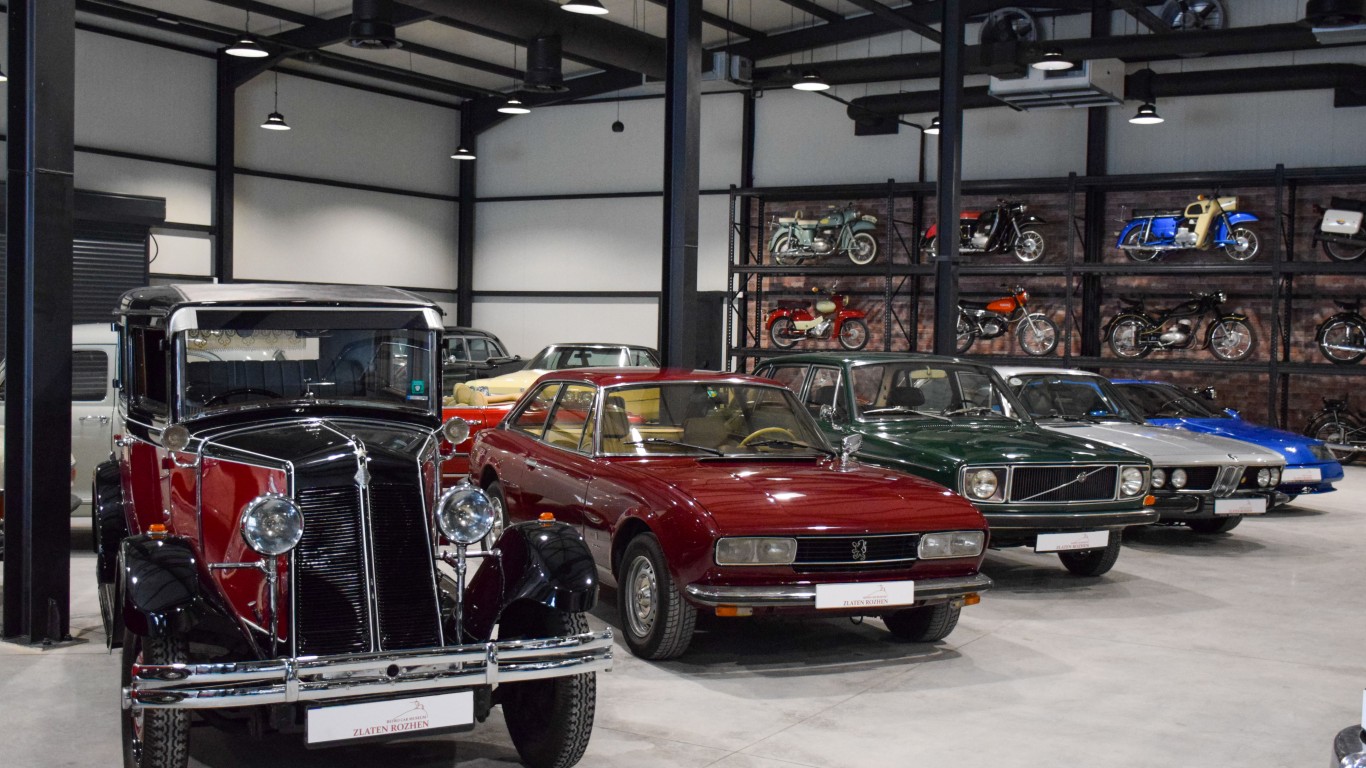 Музей на ретро автомобили отвори врати в петричкото село Капатово (снимки)