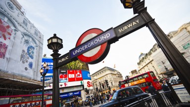 Тунелите и метростанциите под Лондон разкриват тайните си след повече от век