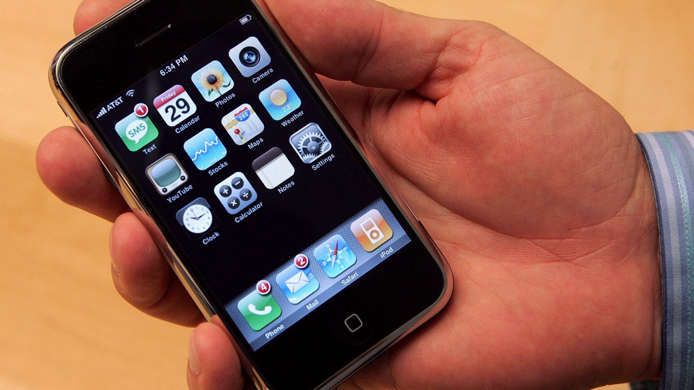 Рядък 16-годишен iPhone е продаден за рекордните 190 000 долара