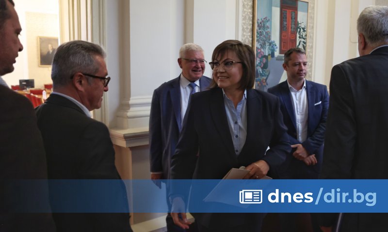 Представители на ГЕРБ-СДС, Продължаваме Промяната и ДПС дойдоха на срещата,