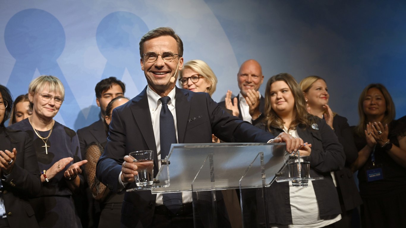 Швеция има нов премиер, застава начело на правителство на малцинство