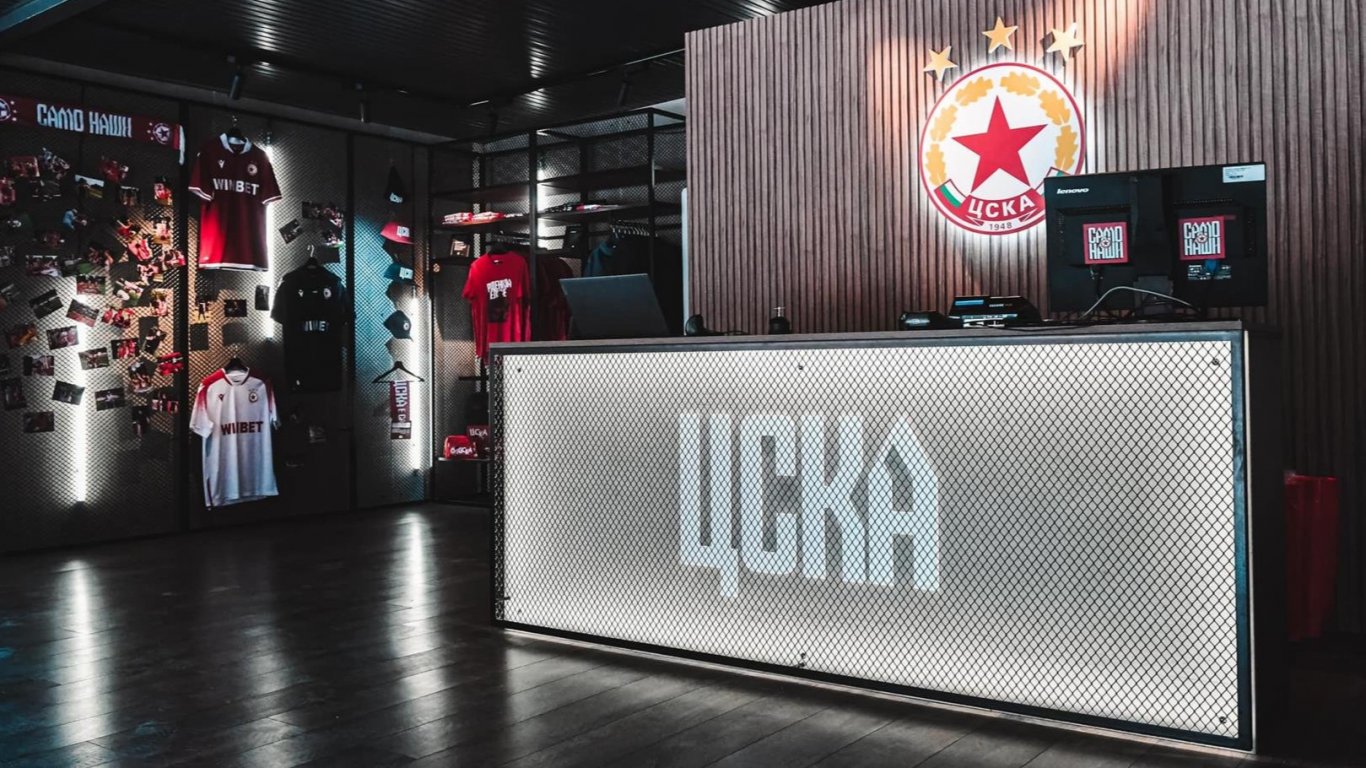 ЦСКА откри новия фен магазин и загатна за големи новини около стадиона