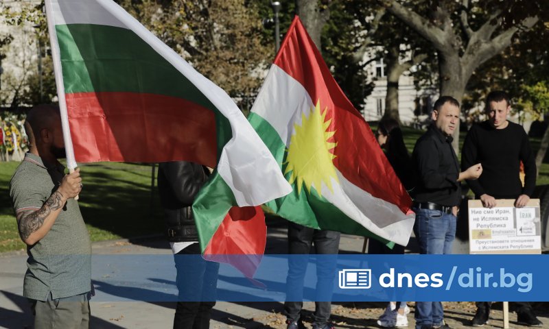 Протест пред Народното събрание се провежда заради смъртта 22-годишната Махса