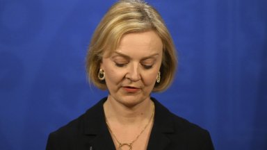 Британската премиерка Лиз Тръс се извини за грешките в своята