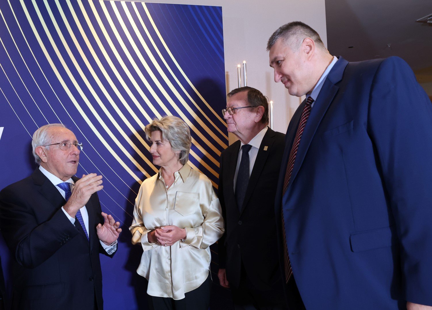 Спортният министър Весела Лечева в компанията на д-р Граса, Боричич и Ганев