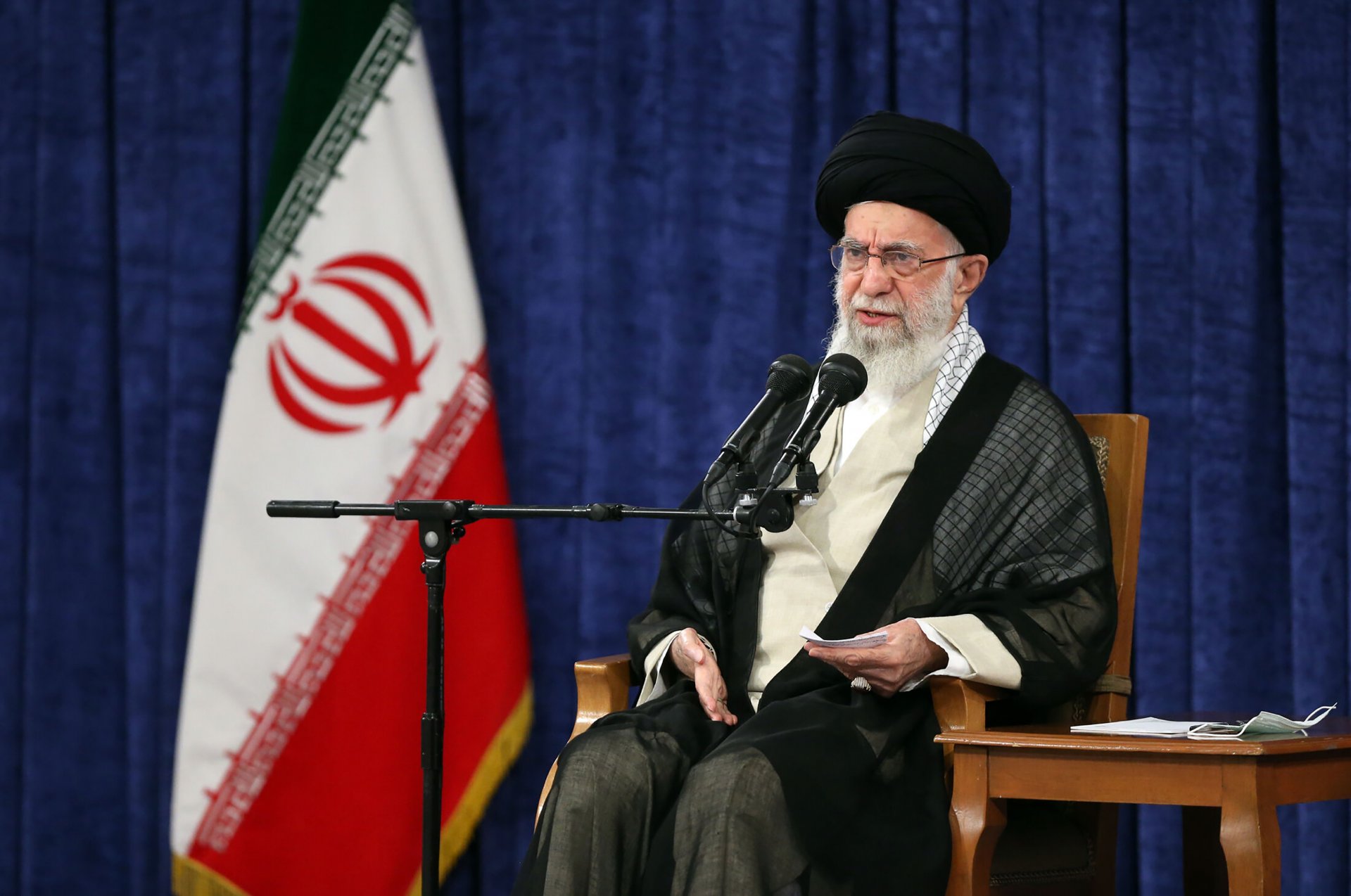 Аятолахът на Иран Али Хаменей заяви наскоро, че никой не може да върне времето назад и Революцията ще пребъде