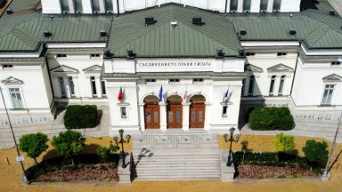 ГЕРБ СДС водят с 2 пред ПП ДБ според последното Формацията на