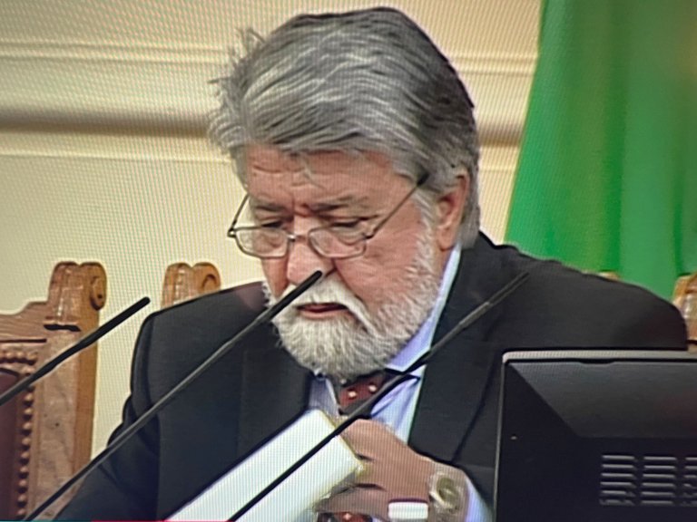 Вежди Рашидов към депутатите: Моля ви, мислете - отрицанието ражда отрицание. Докога? | Днес.dir.bg