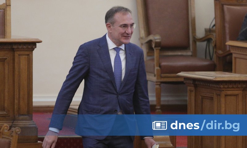 Той коментира и решението на ГЕРБ-СДС и ПП-ДБ, които са