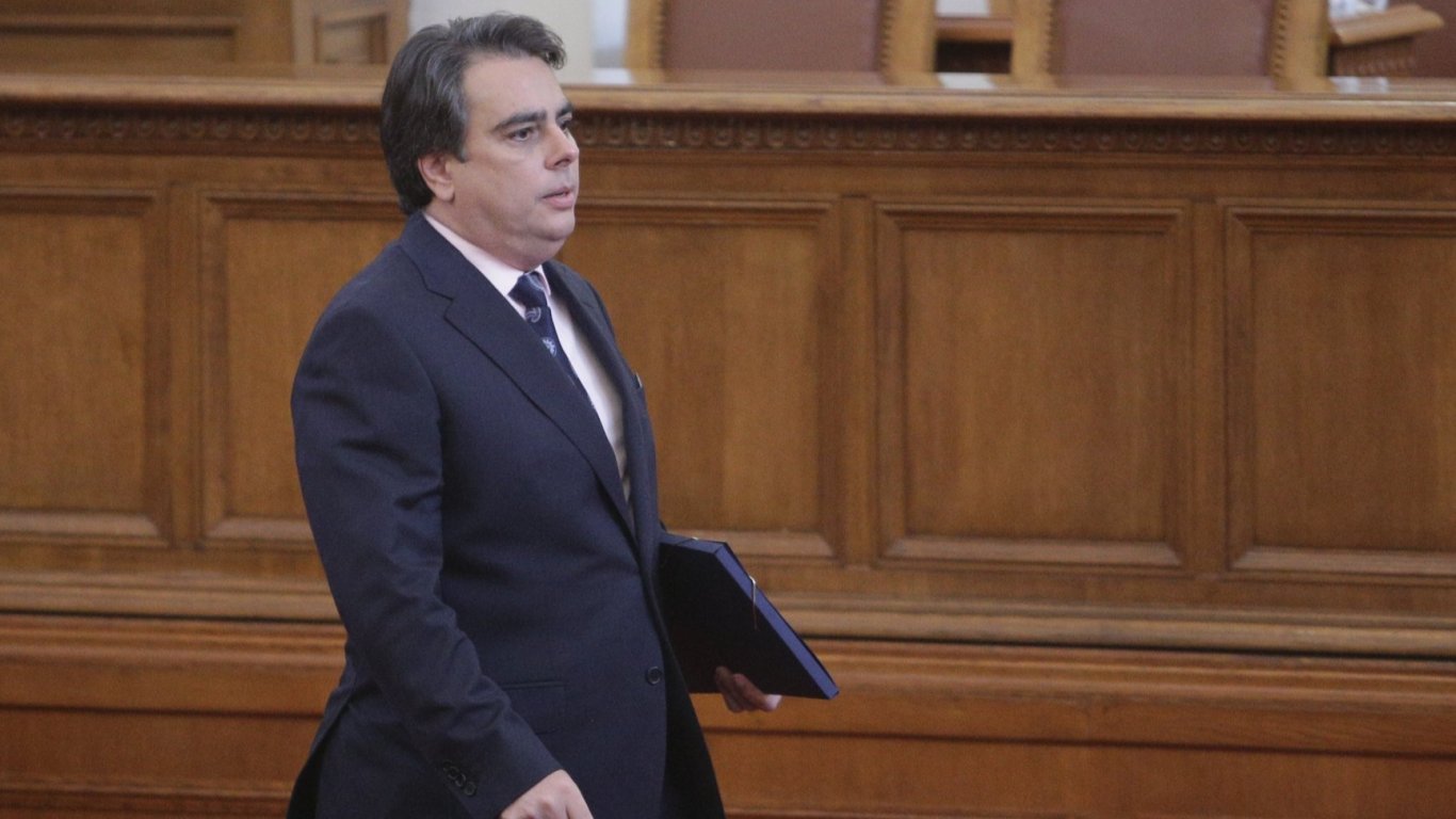Асен Василев: Предвиждаме 4 месеца живот на този парламент