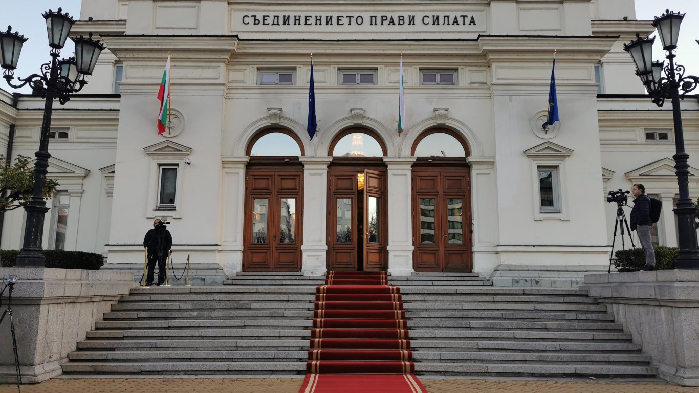 Какво пожелаха политиците на българския народ за 2023 година