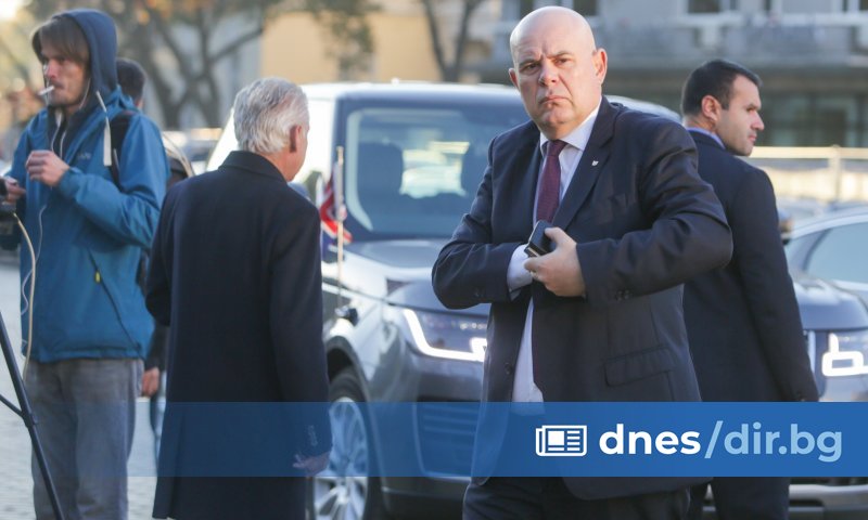 Трябва да има диалог между институциите, за да се решат