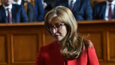 Екатерина Захариева от ГЕРБ обяви от парламентарната трибуна, че е осиновила дете 