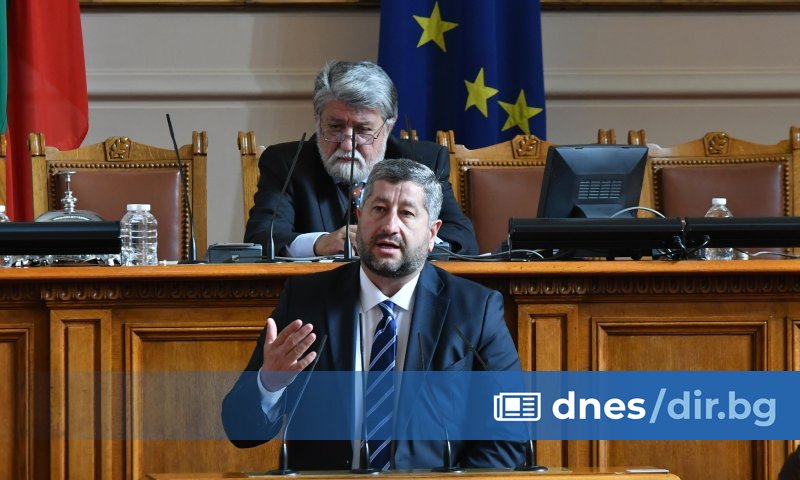 България е изправена пред множество кризи, но има три, които