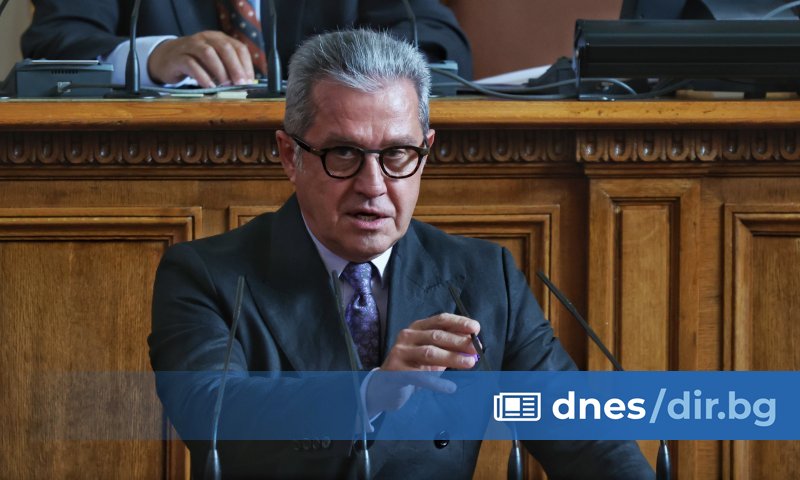 Държим да бъде избран председател на парламента. Бламирането не е