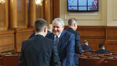 Очевидно е че трябва да бъде жена от гледна точка