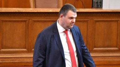 Пеевски : Кабинетът незабавно да приложи забраната за влизане на коли с руска регистрация