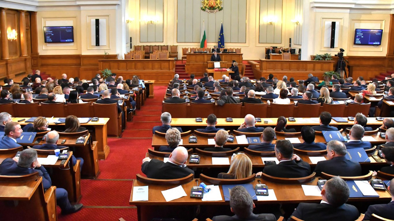 Конституционалисти не изключват да няма реален изход в парламента 
