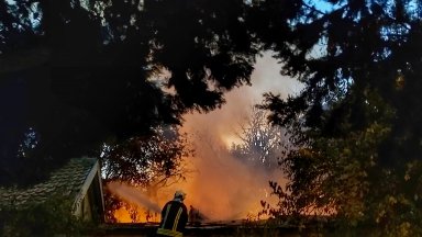 Десет души пострадаха днес при пожар в текстилна фабрика в