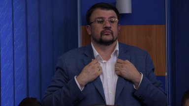 Народният представител от ПП Настимир Ананиев заплаши със съд всеки