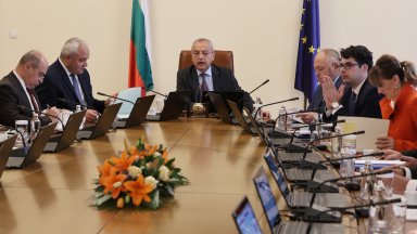 Министрите почетоха с минута мълчание паметта на убития граничар на