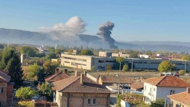 Пожар гори в двора на военния завод Арсенал в Казанлък