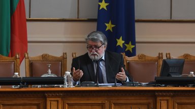 Само за минути и без спорове в пленарната зала парламентът