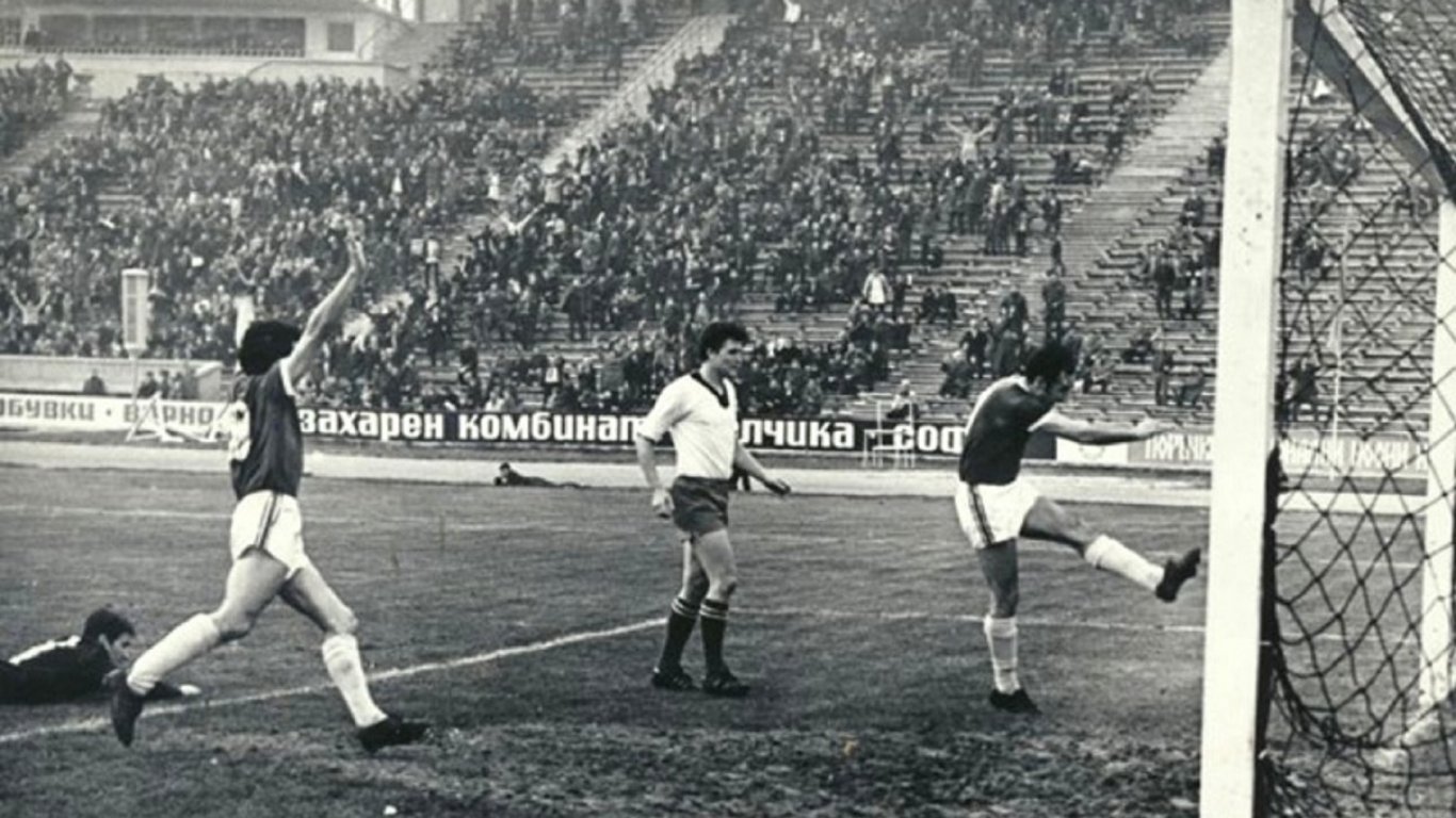 С носталгия към миналото и еуфория от настоящето: Варна дочака футболния си ренесанс