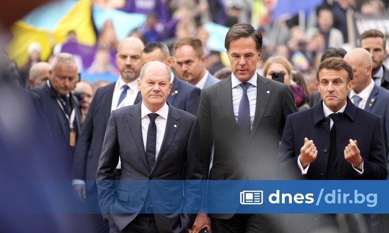 Френският президент Еманюел Макрон и германският канцлер Олаф Шолц показаха
