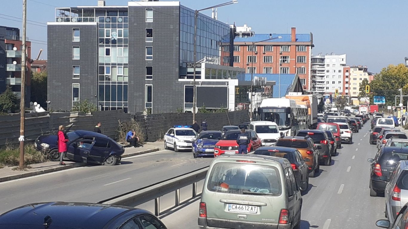 Катастрофа спря автобусите към кв. "Симеоново" в София 