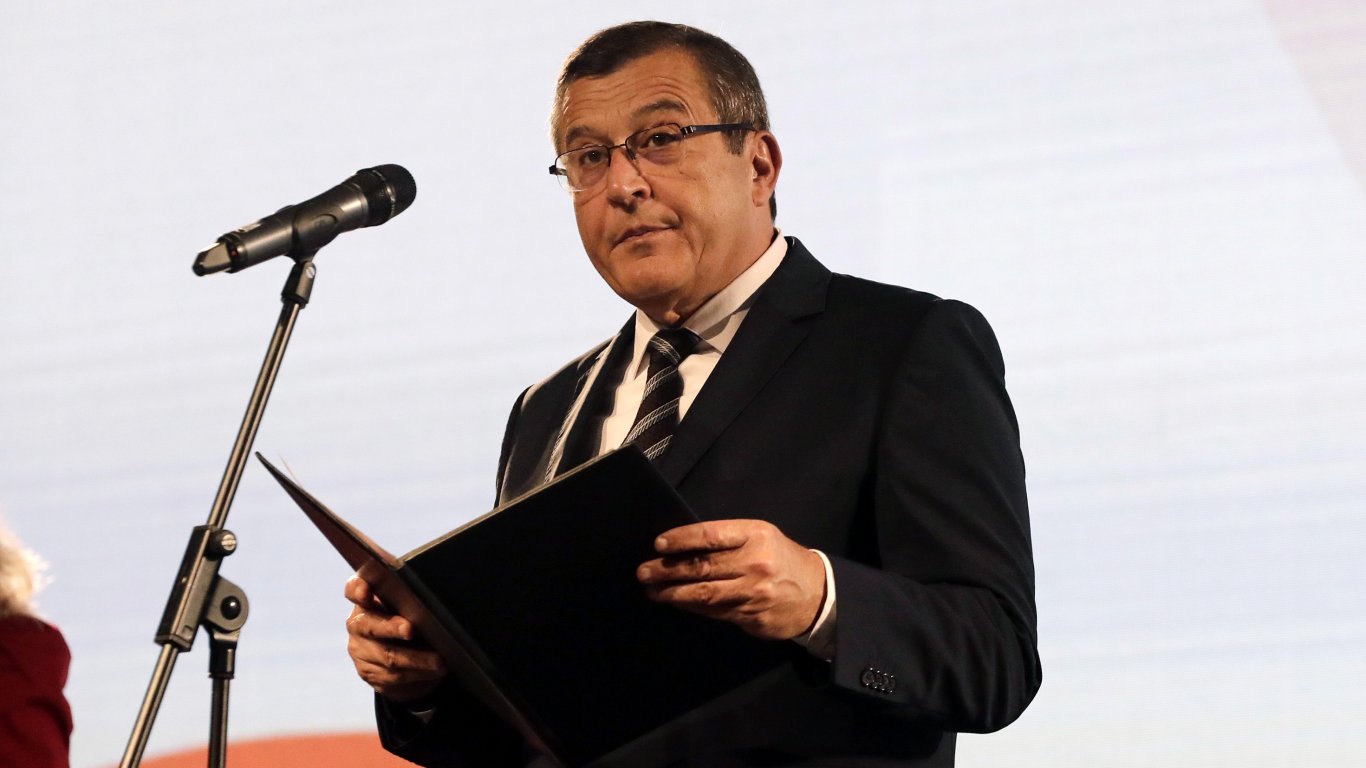 Министър Пенов очаква от новия бюджет средства за нормално развитие на образованието