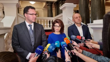 Най голямата парламентарна група ГЕРБ СДС внесе в деловодството на парламента проекторешение